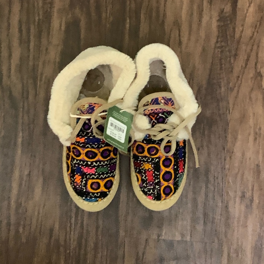 Anthropologie up cycled patchwork slipper booties size Sfit for size (5-6)